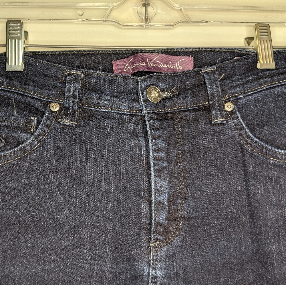 4P Gloria Vanderbilt straight leg jeans